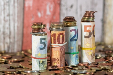 Banknotes 9363965 1920